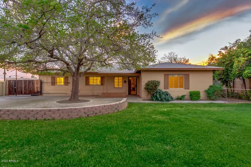 Distressed home on 16th Street in Phoenix before cash purchase by Highest Cash Offer